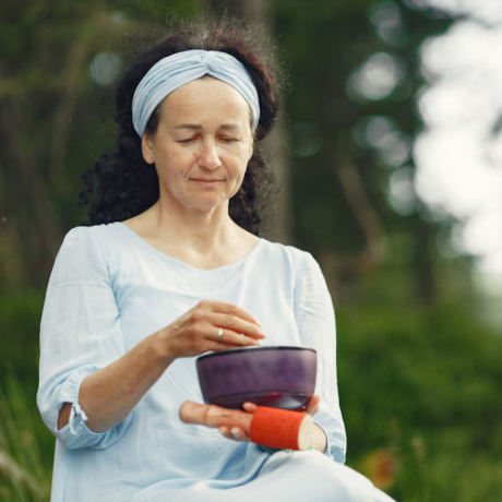 Traitement naturel de la ménopause : comment soulager les symptômes efficacement
