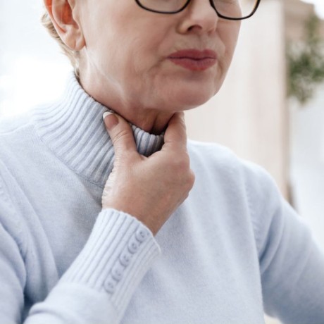 Angine rouge : causes, symptômes et traitements