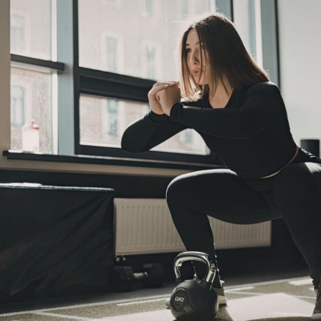 Squat sumo : l'exercice idéal pour les fessiers et les adducteurs
