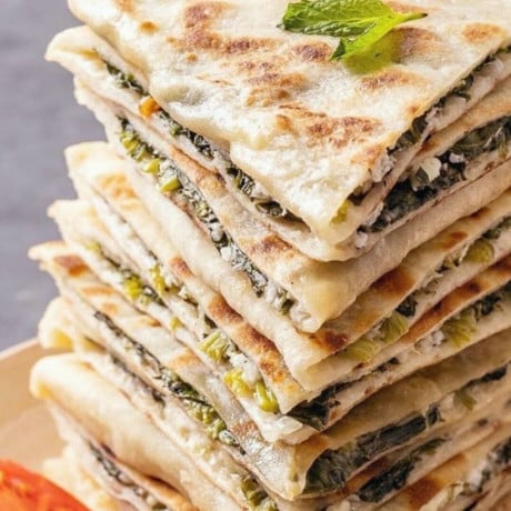 Crêpes turques farcies à la feta et aux épinards