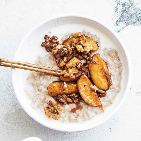 Porridge pomme cannelle et noix