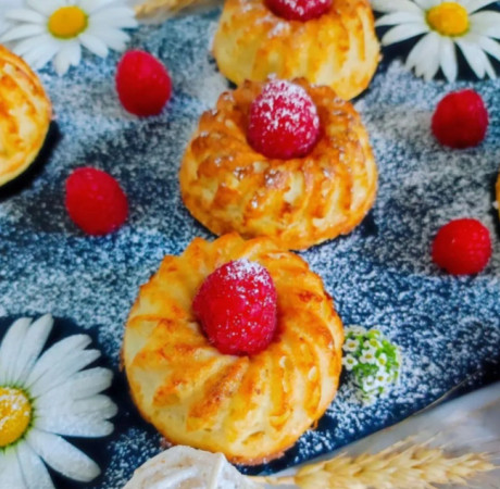 Kouglofs aux framboises et coeur de fraises