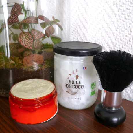 Une mousse à raser maison à base d'huile de coco
