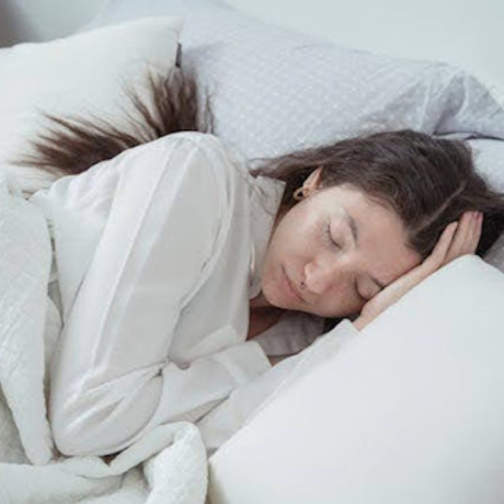 Myoclonie du sommeil : comprendre et gérer ces sursauts nocturnes