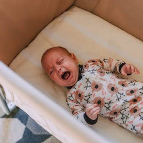 Régression du sommeil de bébé : le guide de survie âge par âge