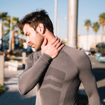 Contracture musculaire : symptômes, causes et solutions pour soulager la douleur