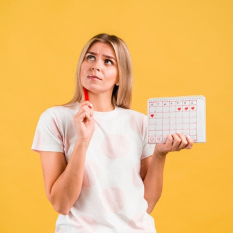Retard de règles : causes fréquentes et quand s’inquiéter