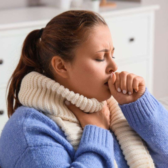 Quinte de toux : causes, symptômes et comment la calmer