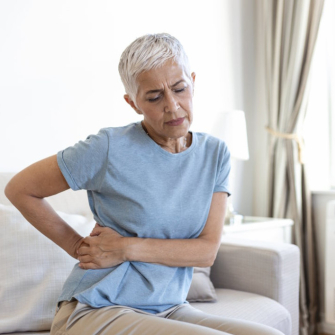 Douleur au rein : causes, symptômes, localisation et urgences
