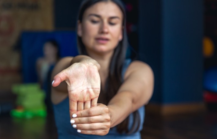 Tendinite de la main : symptômes, causes et traitements efficaces