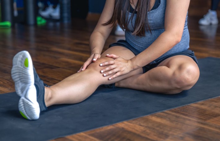 Douleur musculaire à la cuisse sans effort : causes possibles et solutions