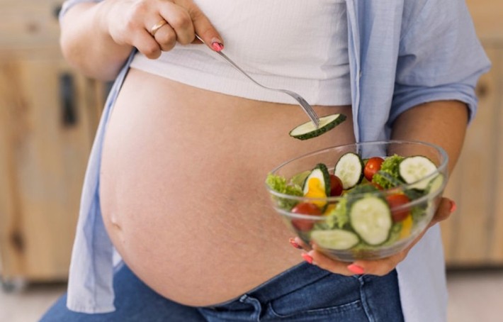 Alimentation pendant la grossesse : quoi manger et comment s’adapter ?