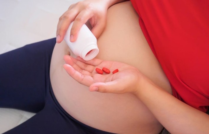 Acide folique et grossesse : pourquoi, quand et comment le prendre ?