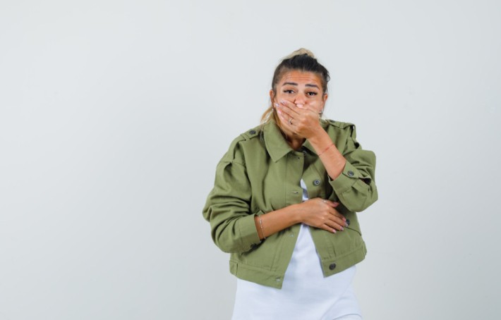 Vomissement : causes, traitements et conseils pour bien récupérer