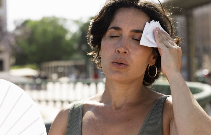 Bouffées de chaleur : causes, symptômes, solutions naturelles pour les soulager