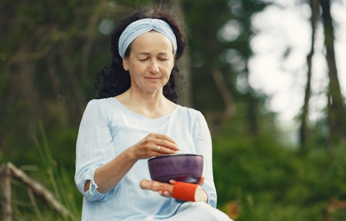 Traitement naturel de la ménopause : comment soulager les symptômes efficacement