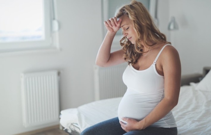 Migraine enceinte : comment calmer les maux de tête naturellement ?