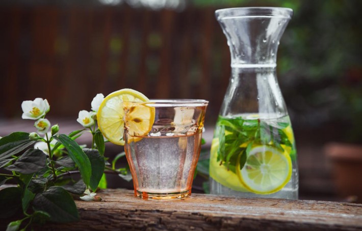 Eau aromatisée : 10 recettes maison pour une hydratation gourmande