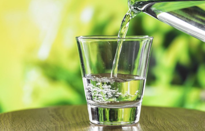 Quelle eau boire pour prendre soin de ses reins ? Le guide complet