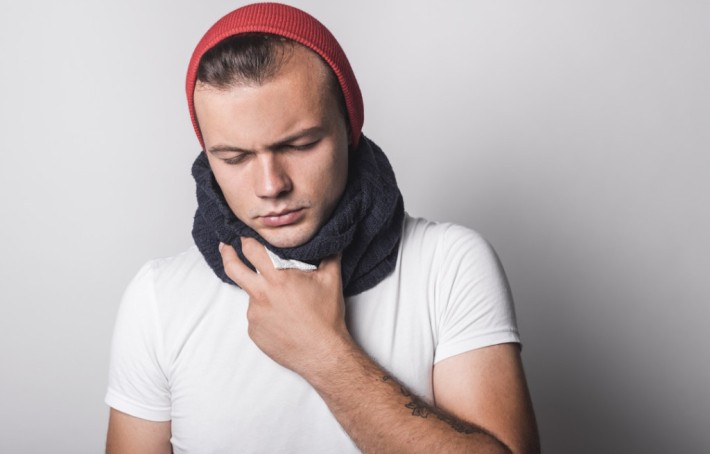 Angine rouge : causes, symptômes et traitements