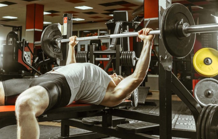 Développé couché : Comment bien muscler vos pectoraux ?