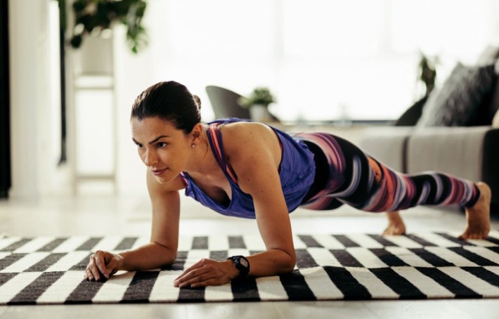 Gainage dynamique : Exercices et conseils pour des abdos solides