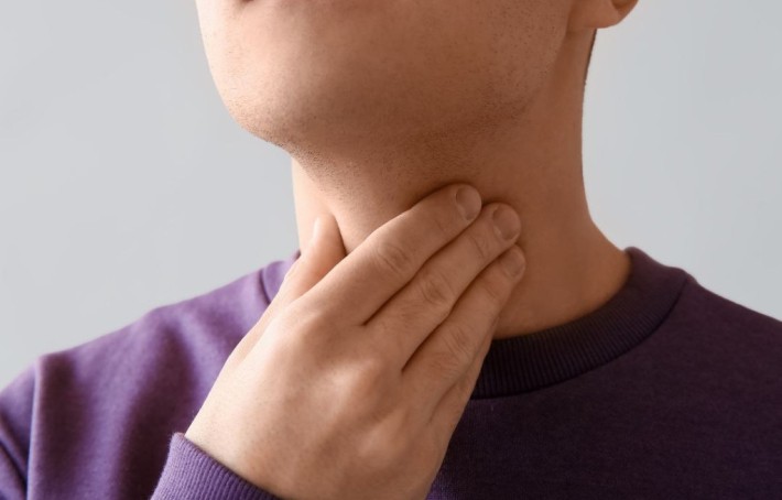 Quels sont les symptômes et les causes de l’hyperthyroïdie ?
