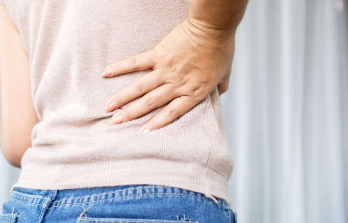 Douleur hanche droite et bas du dos : que faire ?