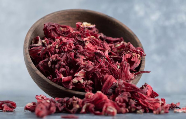 Hibiscus : Guide complet sur les bienfaits et usages de cette fleur