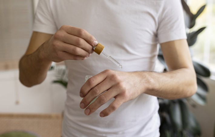 Huiles essentielles anti-inflammatoires : guide anti-douleur