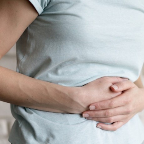 Gastrite : symptômes, causes et traitements pour soulager l'inflammation de l'es